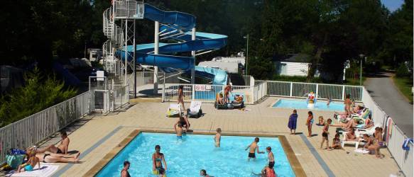 CAMPING LES ACACIAS ****, con piscina en Auvergne-Rhône-Alpes